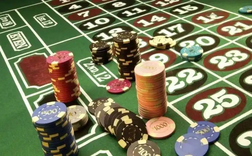 Studio live blackjack di cerdas4d dengan multiple camera angles dan dealer profesional